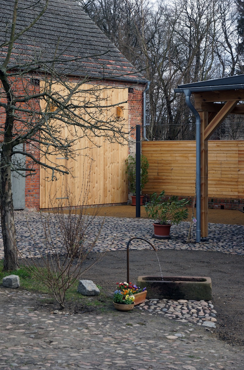 Vierseitenmühlenhof in Gräben / Brandenburg – Hofgestaltung