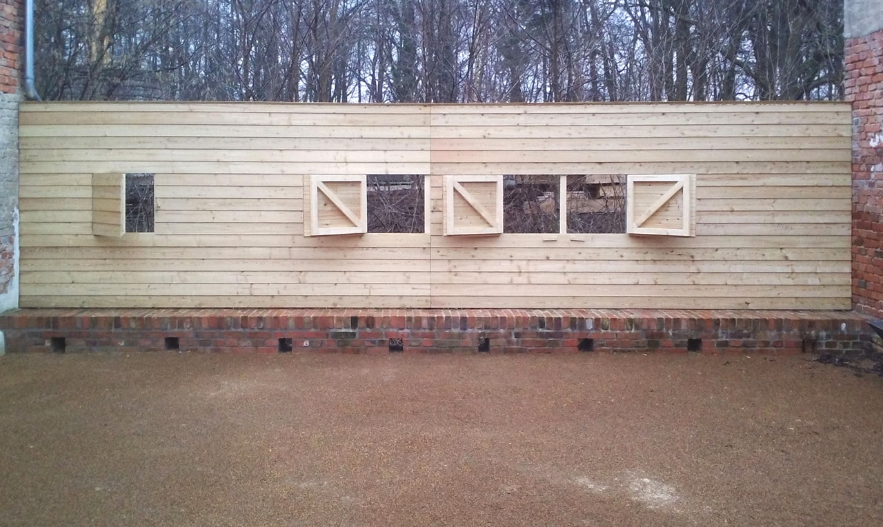 Vierseitenmühlenhof in Gräben / Brandenburg – Holzwand geöffnet